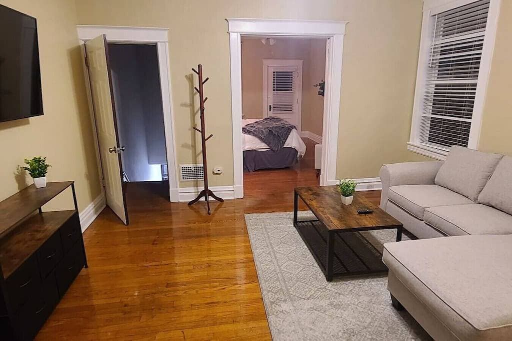 Foto 4 von 11: Dog-Friendly King Apt | Full Kitchen & Laundry