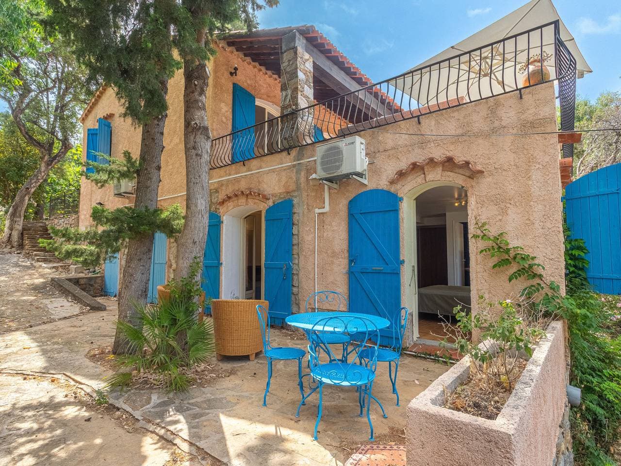 Foto 4 von 29: Villa G