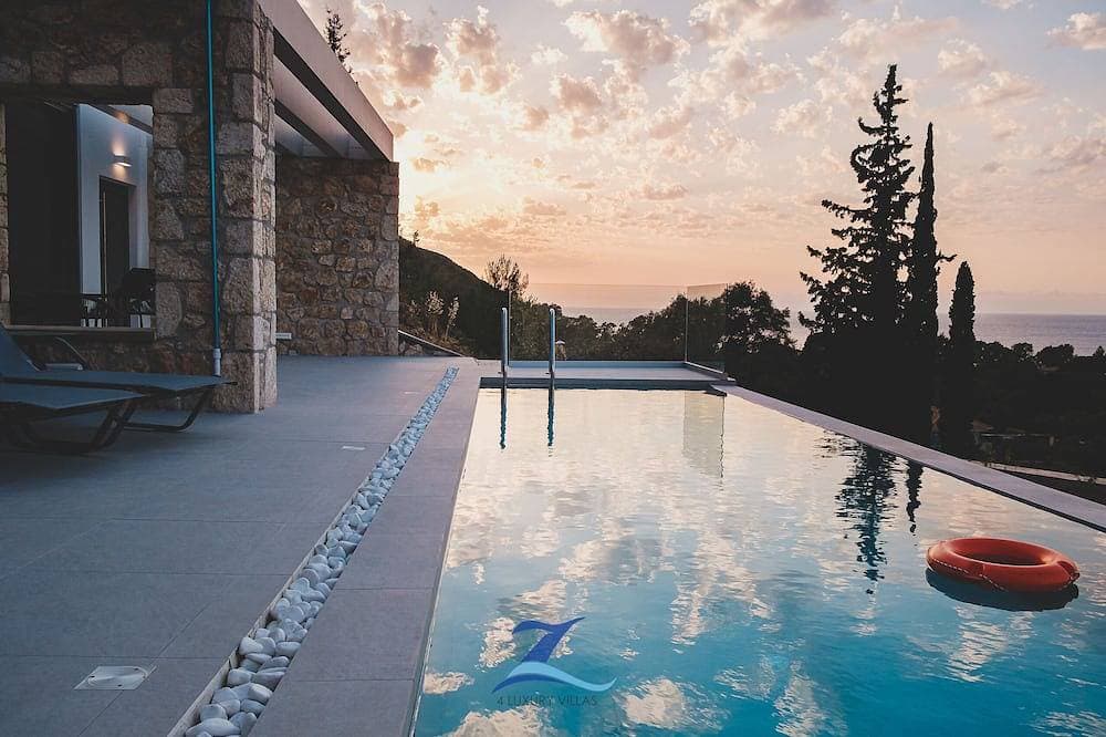 Modern 2 bedroom Villa Delta with Private Pool 1