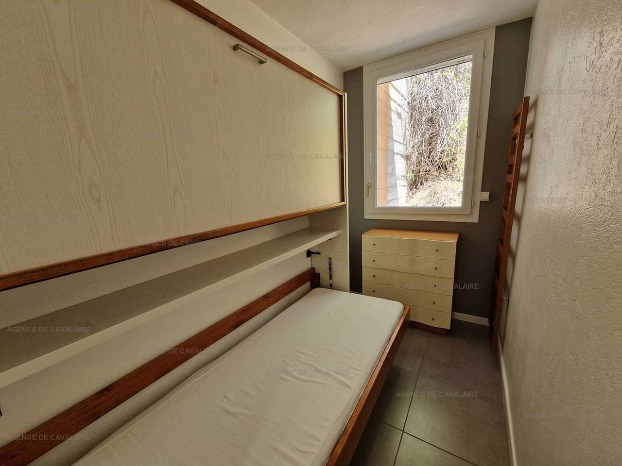 Foto 10 von 15: 3-Zimmer-Wohnung in Cavalaire-sur-Mer - Terrasse mit Meerblick und Parkplatz