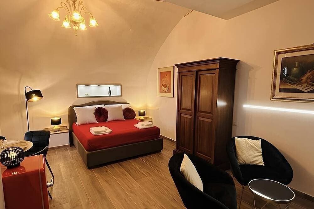 Foto 11 von 24: Charming Spa Suite with Heated Stone Tub & Chromotherapy near Lake Bracciano