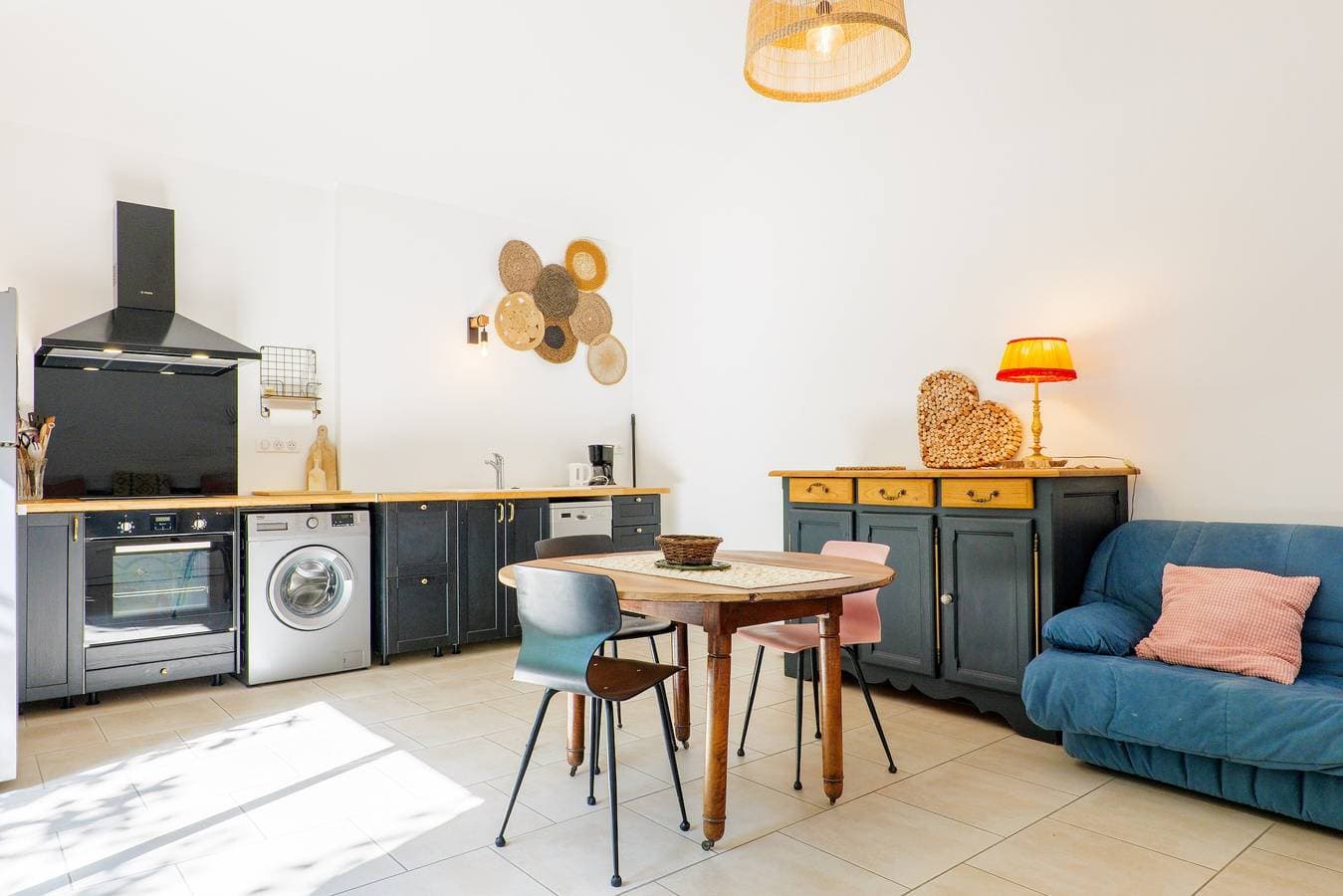 Foto 6 von 25: Ferienwohnung 'Gîte Le Mûrier Piscine Partagée' mit Bergblick, WLAN und Klimaanlage