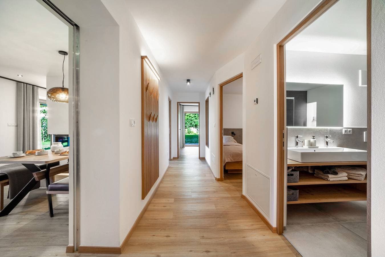 Foto 11 von 27: Ferienwohnung Berta – neu, komfortabel, mit Gartenterrasse & Bergblick