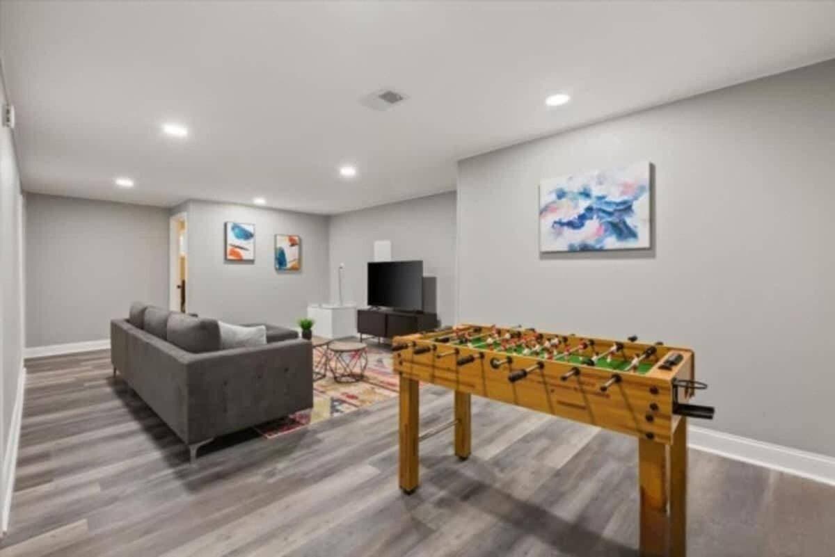 Foto 5 von 22: Comfy King bed Free Wi-Fi Home in Des Plaines
