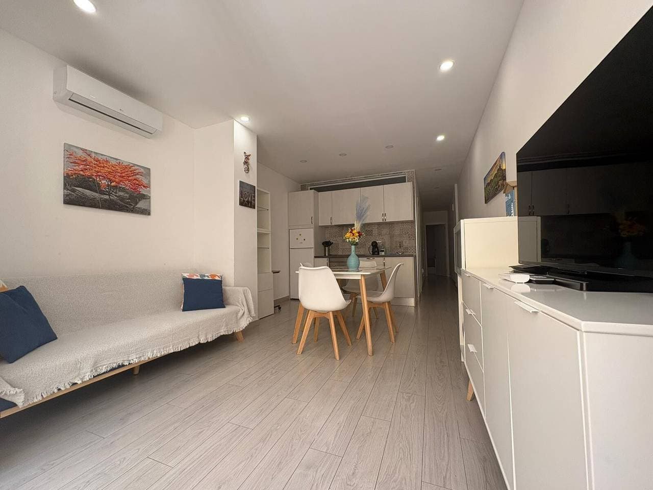 Foto 3 von 17: Ferienwohnung 'Torviscas Blue' mit privatem Pool, WLAN und Klimaanlage