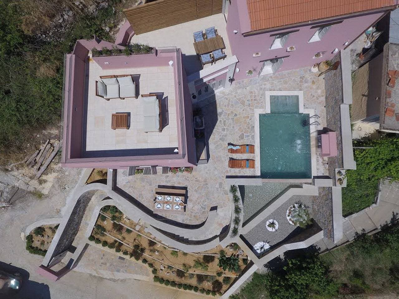 Foto 12 von 29: Traditional Villa with Private Heated Pool and BBQ
