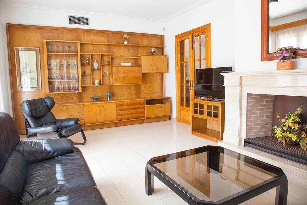 Foto 10 von 30: Angebot April-may Villa von 400 m² mit Privatem Pool und am Meer