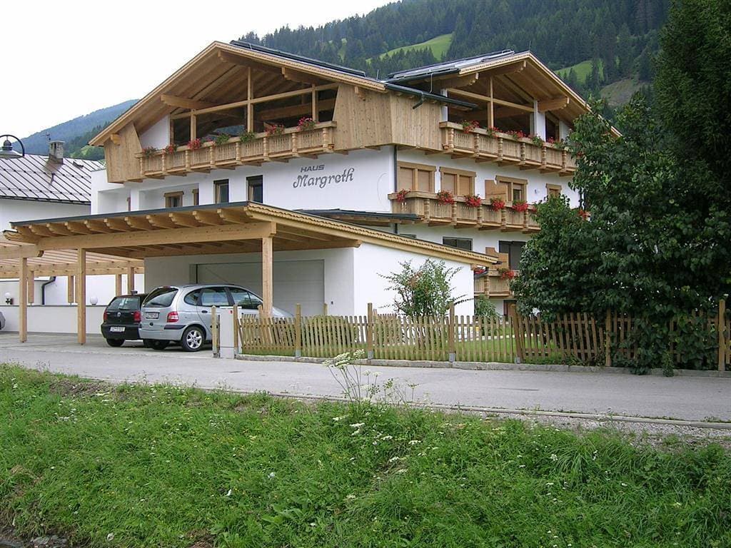Foto 3 von 29: Top B