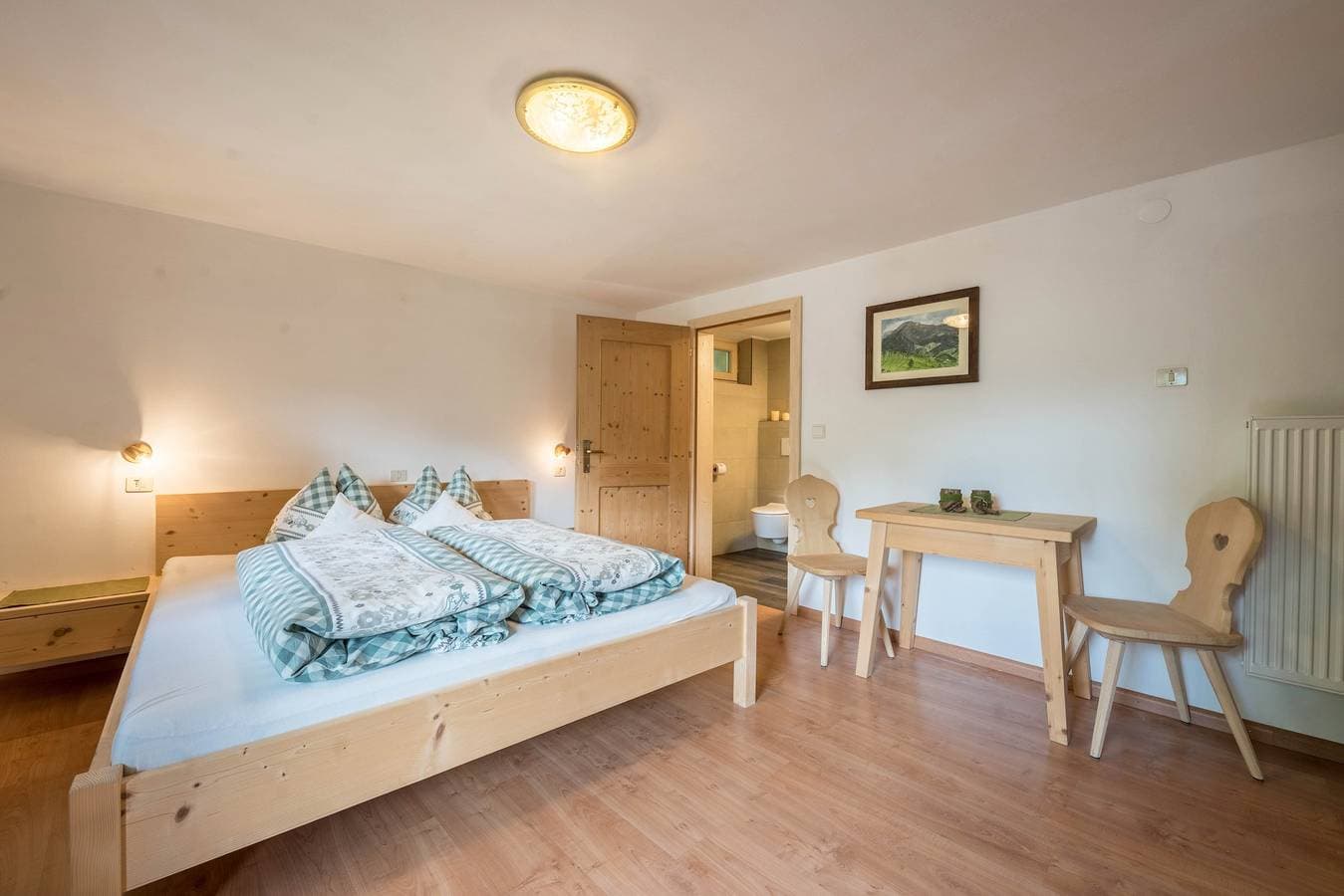 Foto 11 von 26: Ferienwohnung ,,Hochwilde Jogglanderhof" mit Bergblick, privatem Balkon und Wlan