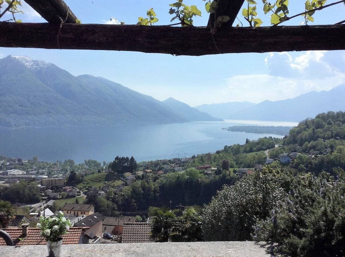 Foto 2 von 30: Sympathisches Ferienhaus mit grosser Terrasse, Panoramablick und Ganztagssonne