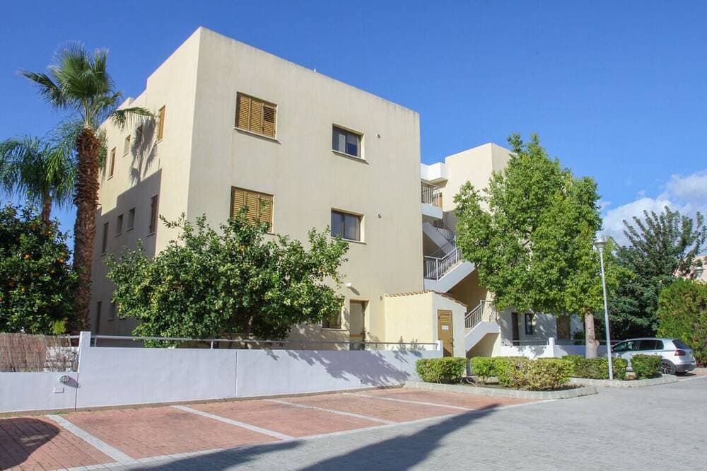 Foto 10 von 18: Herrliche Zwei Schlafzimmern und zwei Badezimmer Wohnung mit großem Pool