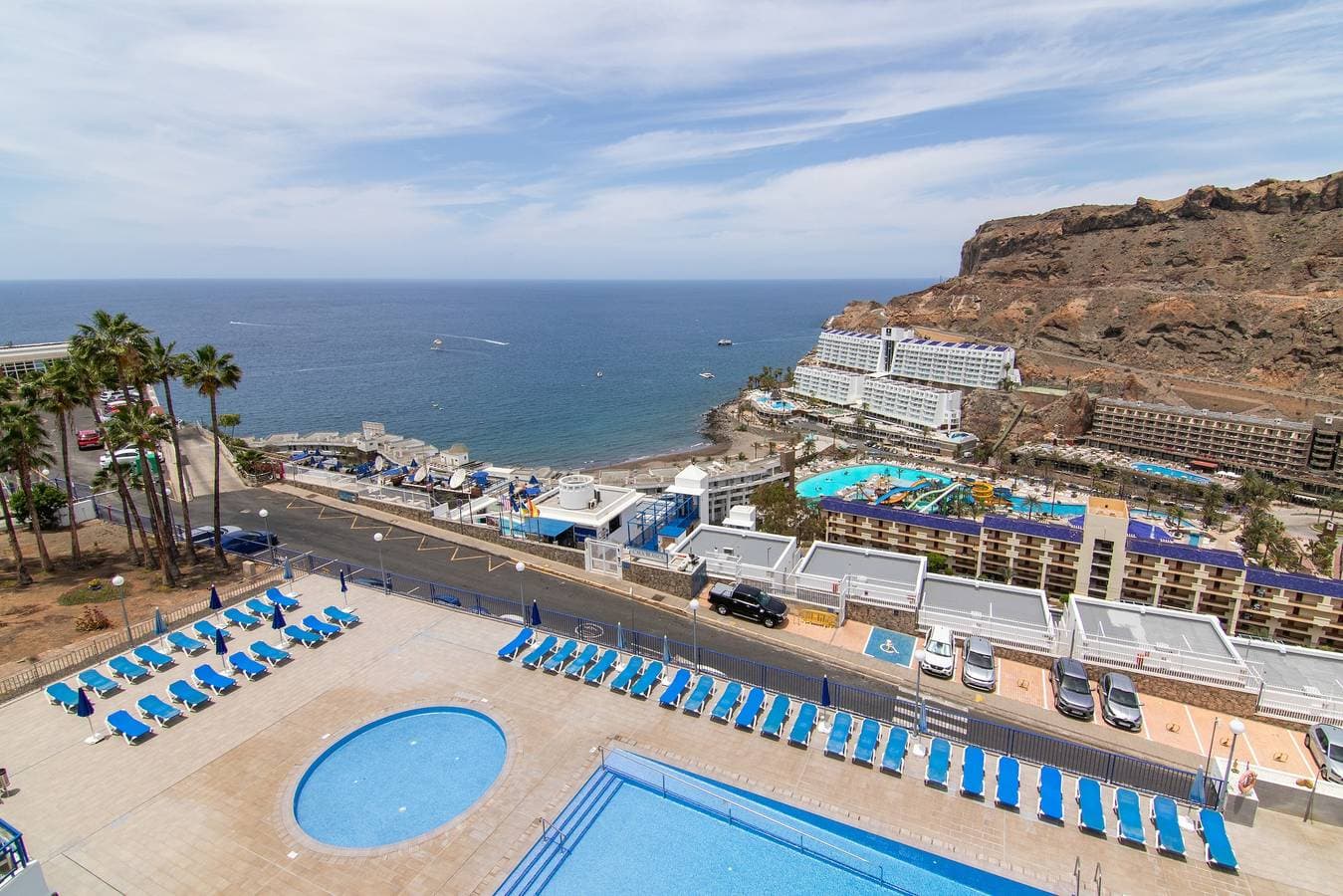 Foto 3 von 38: Ferienwohnung 'Stunning Sunset Ocean View' mit Meerblick, Gemeinschaftspool und WLAN