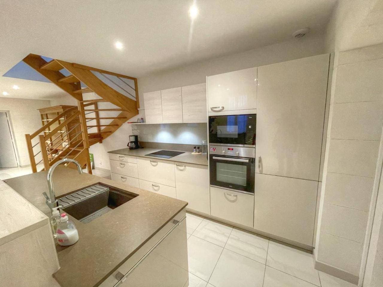 Foto 10 von 32: Three-Bedroom House