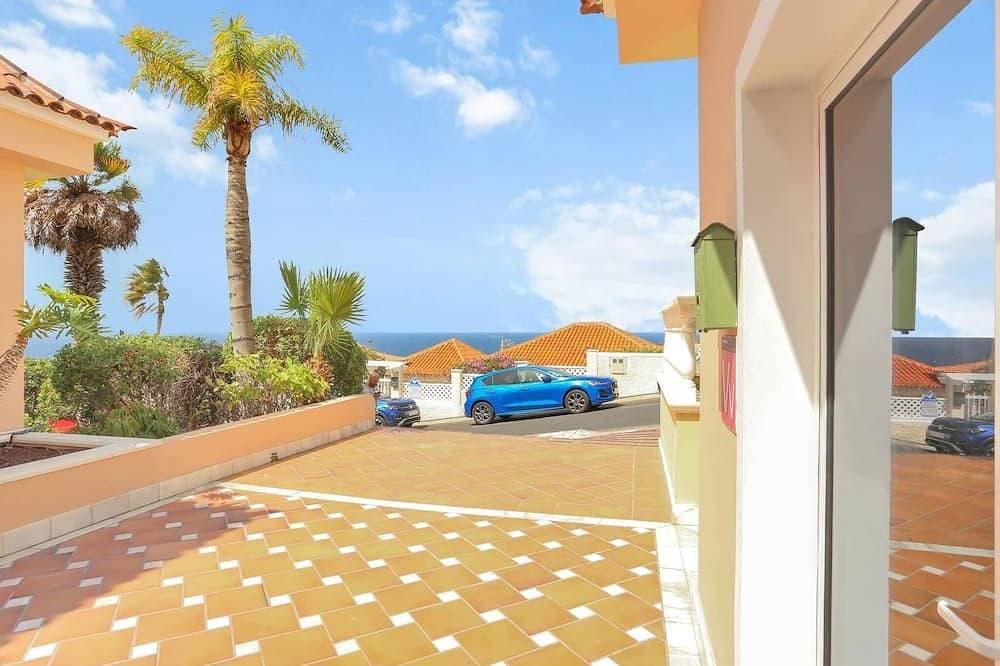 Foto 13 von 27: The Stone Apartment, Los Gigantes, Heated Pool