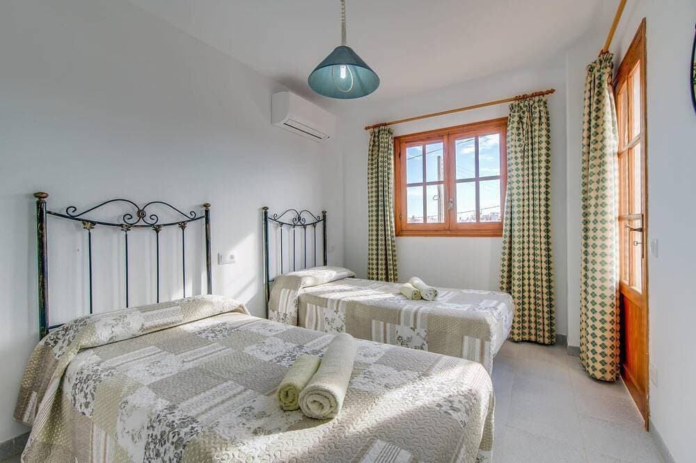 Foto 4 von 30: Atemberaubendes Haus in Cala d'Or mit privatem Swimmingpool, der sowohl.
