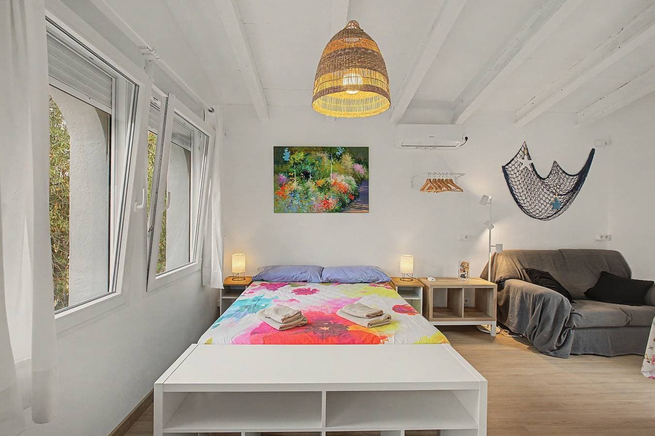Foto 9 von 22: Apartment 'Loft Antic Plankton - Masos De Pals' mit Bergblick, WLAN und Klimaanlage