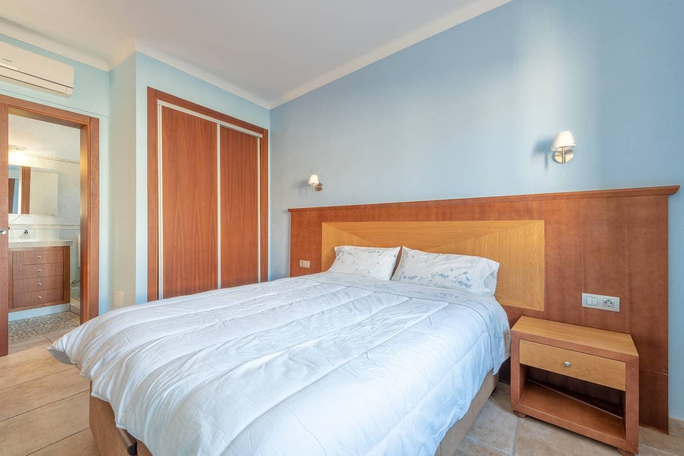 Foto 13 von 25: Gemütliche Ferienwohnung mit WLAN, Klimaanlage und Terrasse