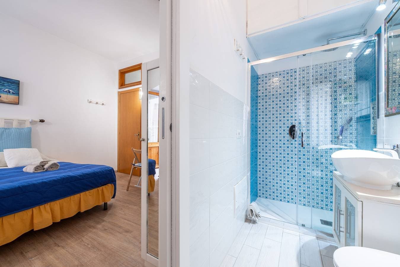 Foto 10 von 19: Einzimmerapartment 'Alla Marina Monolocale' mit Balkon, WLAN und Klimaanlage
