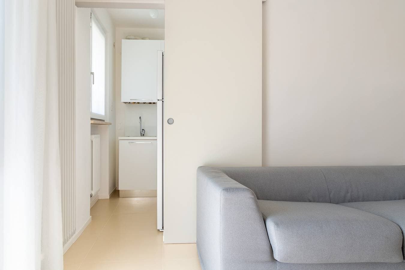 Foto 6 von 27: Moderne Ferienwohnung "Baseventuno 3" mit Pool