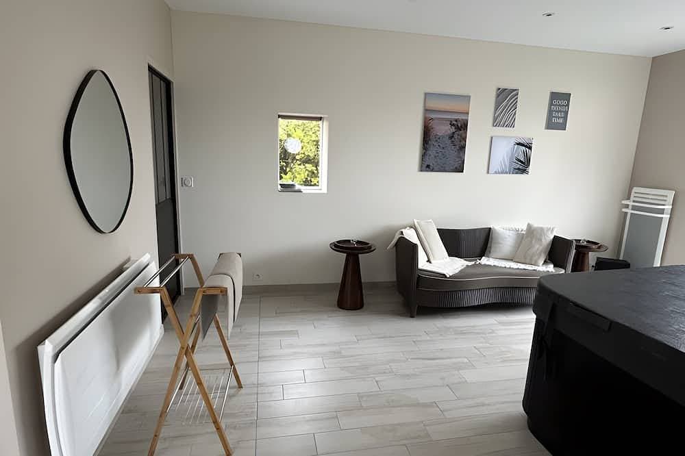 Foto 7 von 17: La maison – Private Suite mit Spa, 3 km vom Meer entfernt