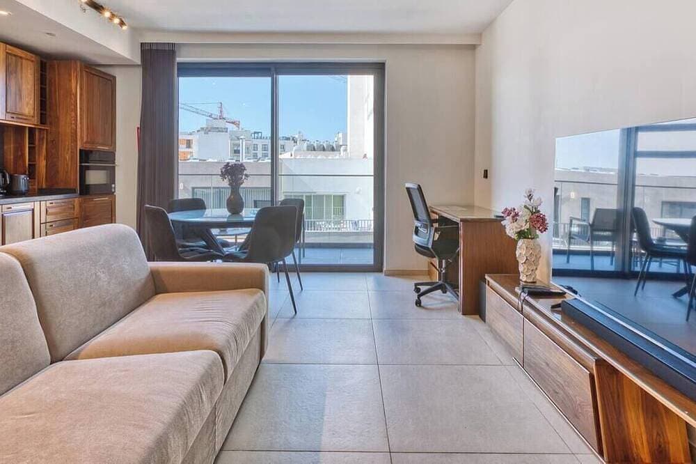 Official Mercury Suite: Luxury w/ Pool & Balcony 1