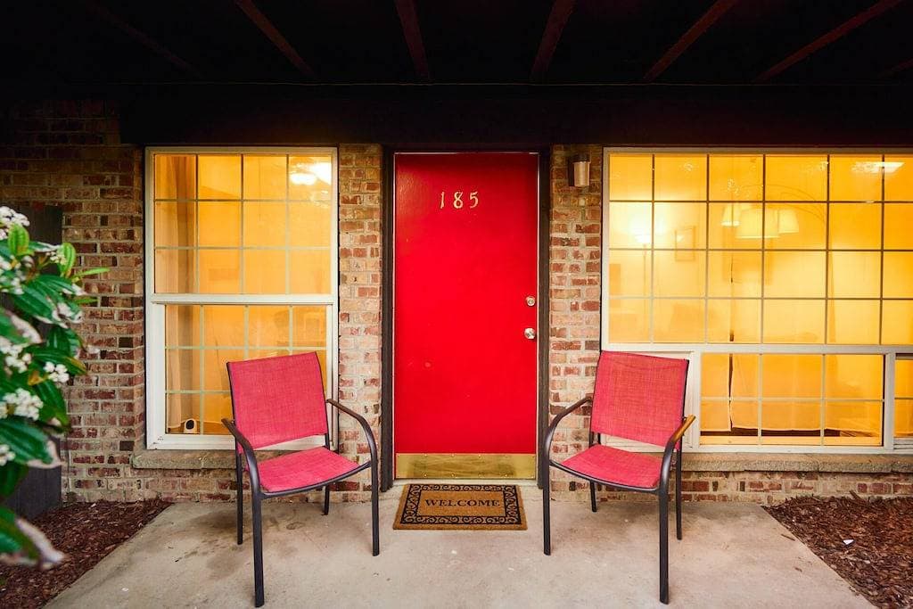 Cozy Condo w/King Bed Near SeaTac Airport 1