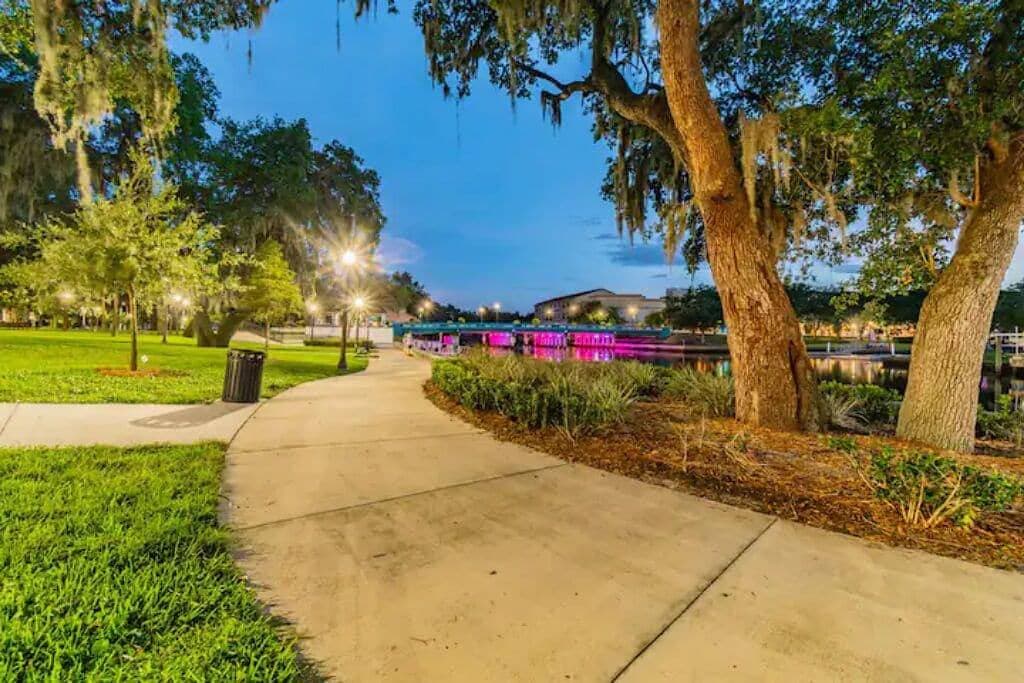 East Riverside Downtown Bungalow 1