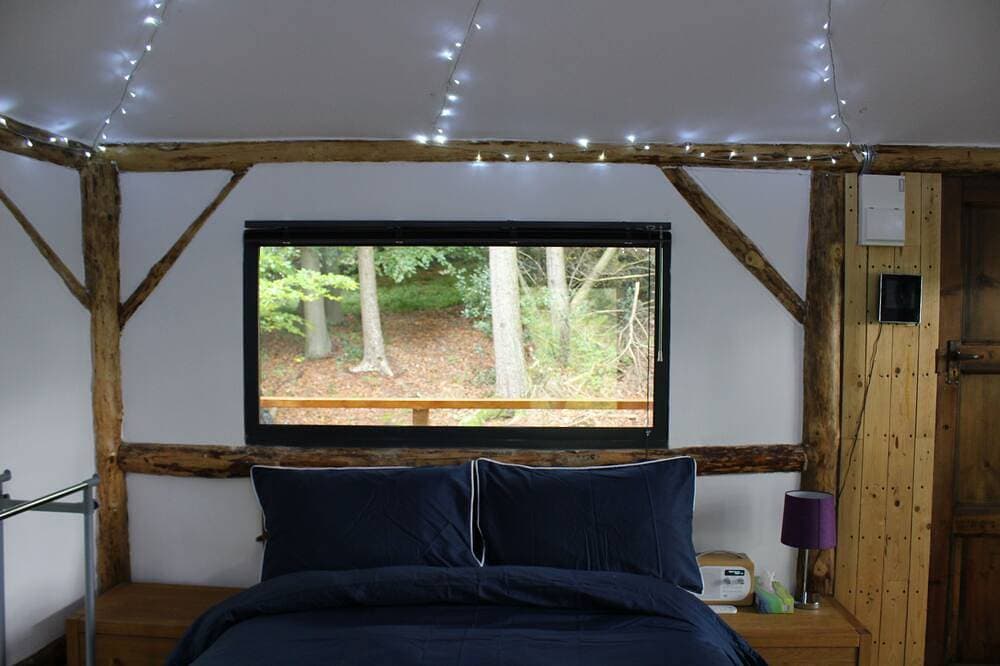 Foto 5 von 30: Magical Treehouse/Cabin hidden in Ancient Woodland