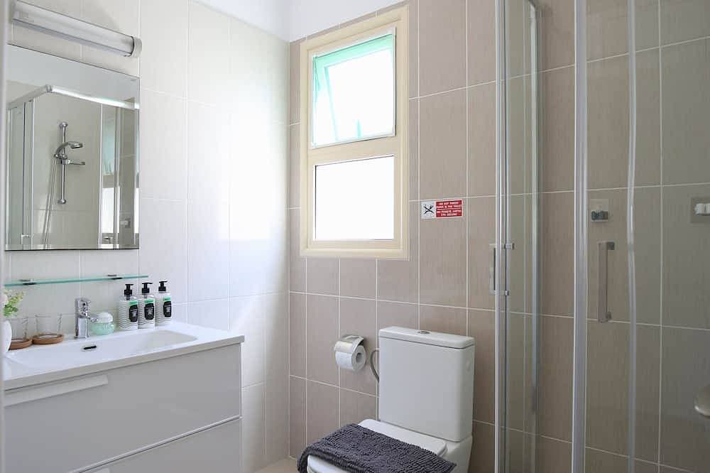 Foto 6 von 30: Elysia park - Charming 2Br Townhome with Pool, Gym, Free parking-Paphos central