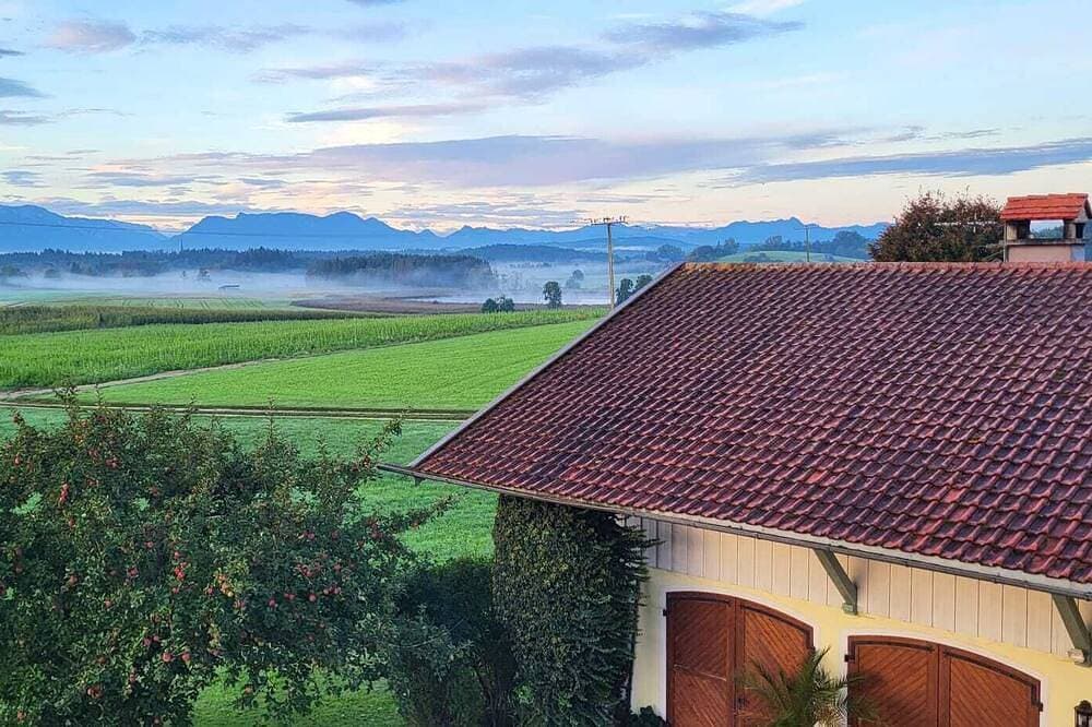 Foto 9 von 17: Ruhig gelegene Erdgeschoss Wohnung mit eigener Terrasse und Bergblick