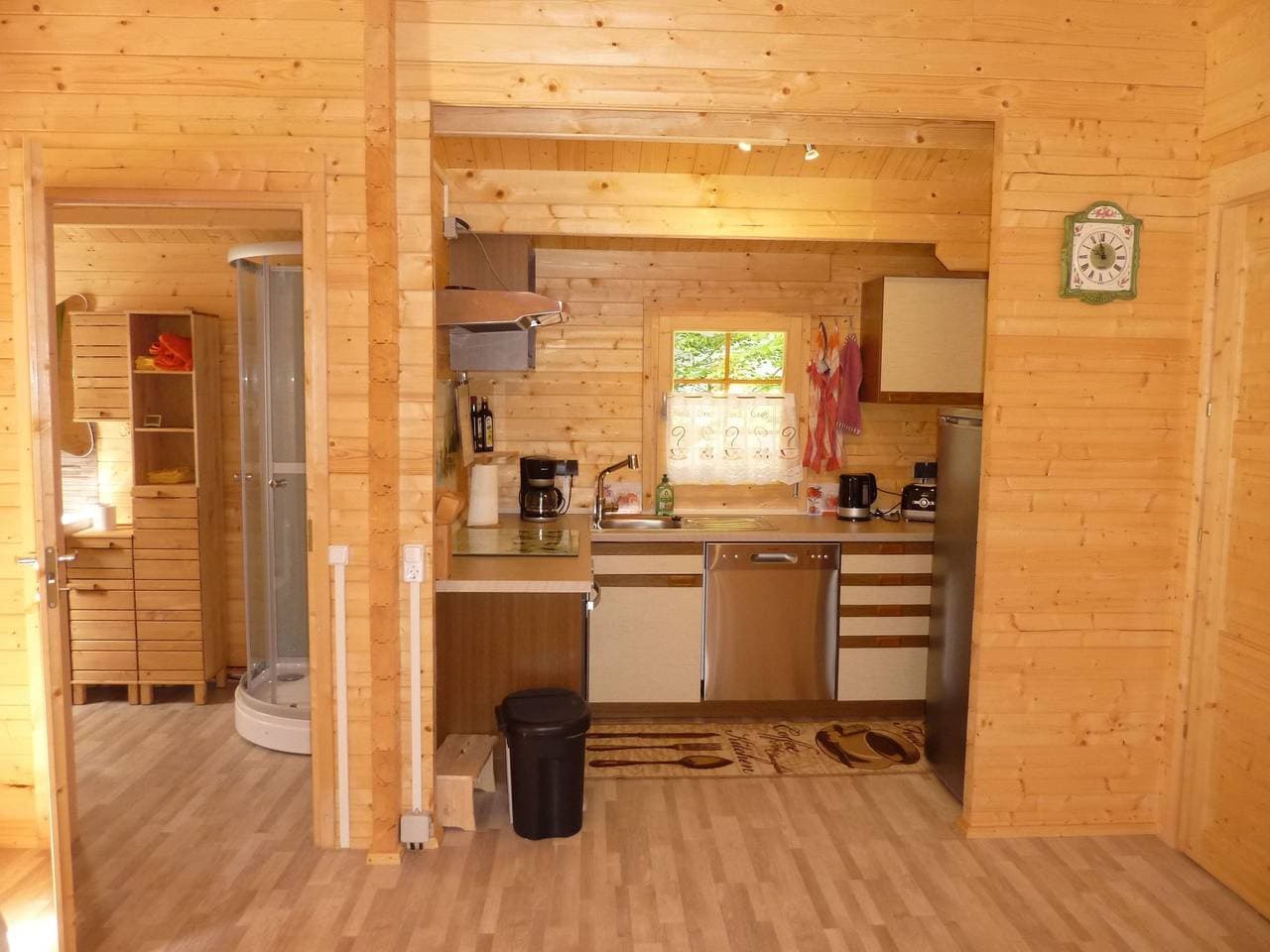 Foto 9 von 19: Holz-Blockhaus für vier Personen mit Terrasse