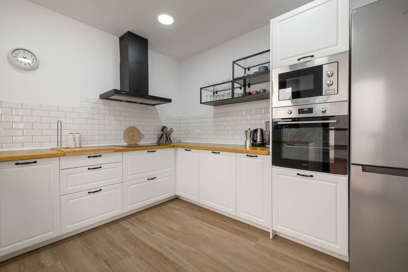 Foto 4 von 27: Ferienwohnung 'Les Carolines' mit privater Terrasse, Wi-Fi und Klimaanlage