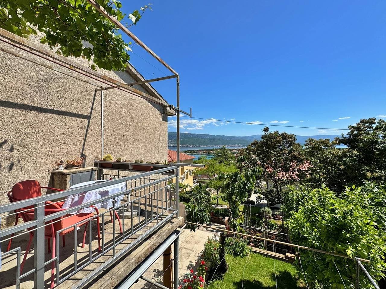 Foto 7 von 29: Studio-Apartment Andjelka - mit Meerblick, ruhige Lage, Küche, Klimaanlage, Grill