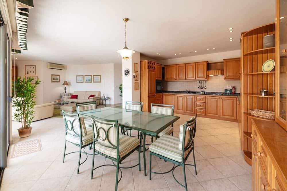 Foto 11 von 20: Charming Modern Seaview Apartment in Central Portomaso