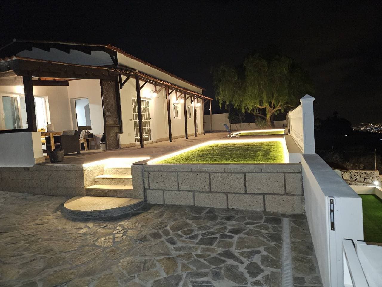 Foto 5 von 45: Ferienvilla 'Cool 4-bedroom with Sea Views' mit Meerblick, WLAN und Klimaanlage