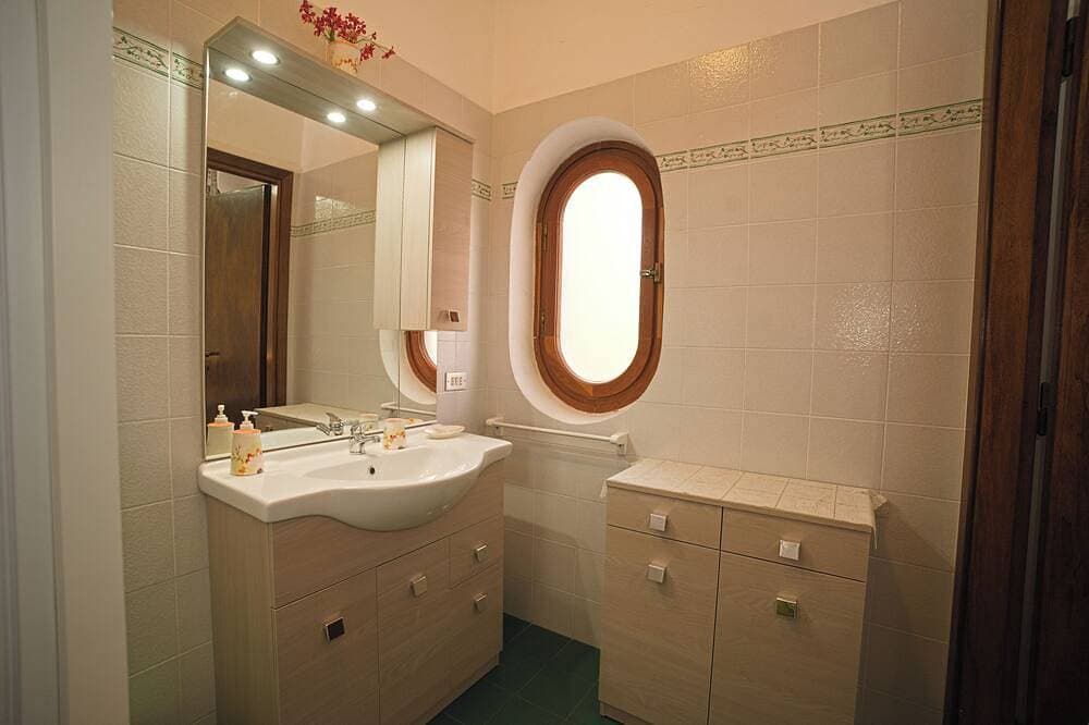 Appartamenti Margherita, Margherita-5 in einer Strandresidenz, Giglio Campese 1