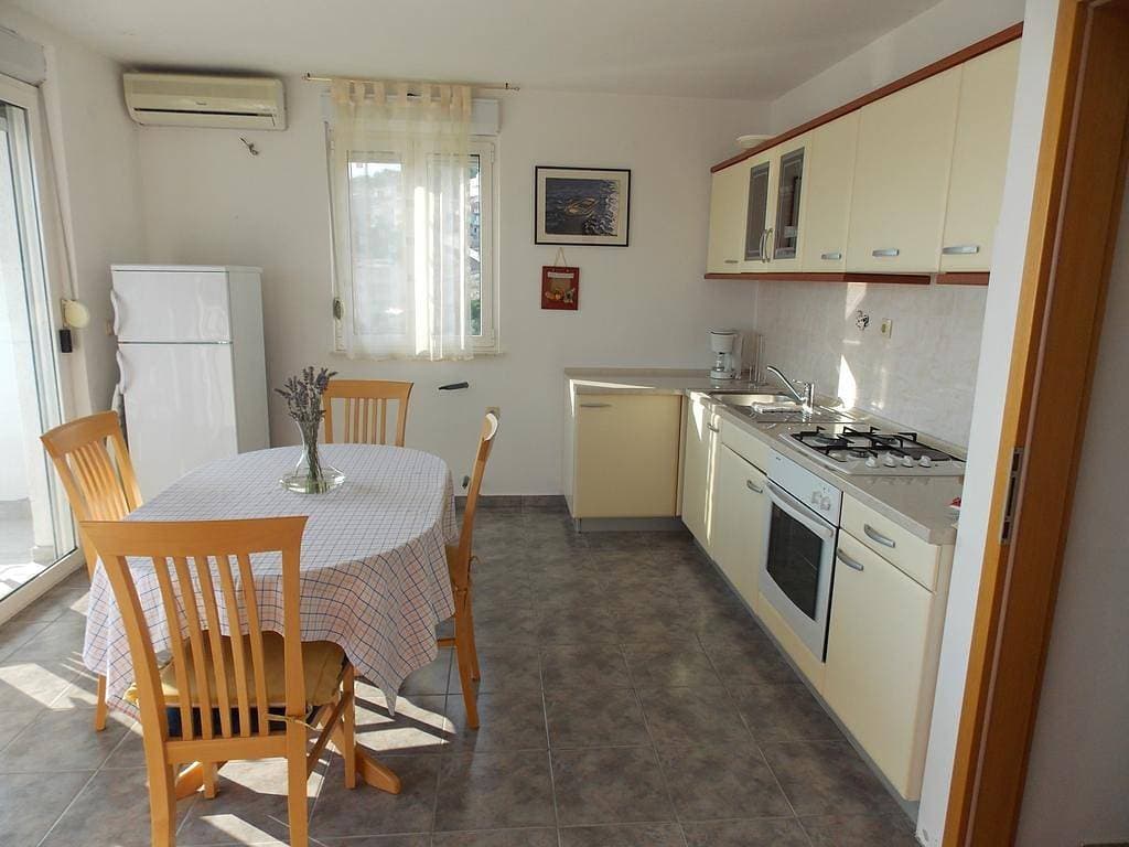 Foto 7 von 28: Ferienwohnung in Trogir mit Meerblick, Balkon, Klimaanlage, W-Lan (4236-3)