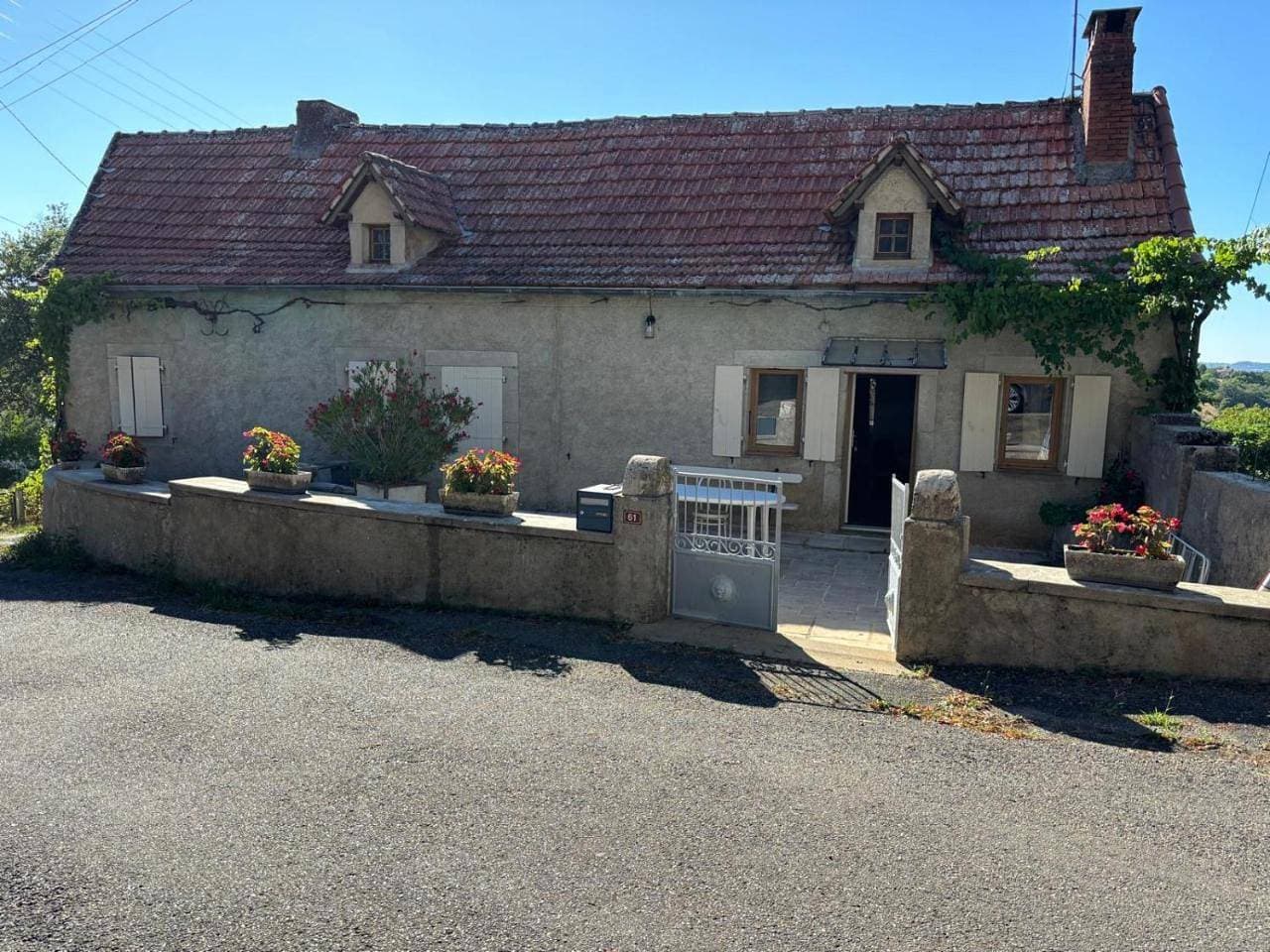 Foto 13 von 13: Three-Bedroom House