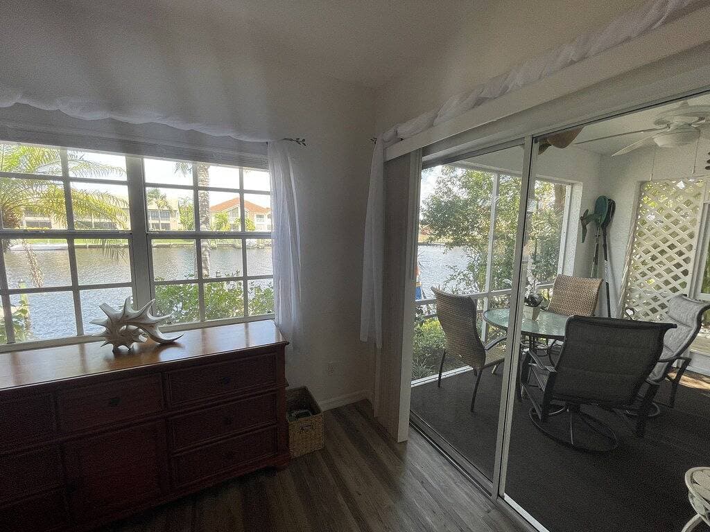 Foto 5 von 49: Bezaubernde tropische Villa am Wasser mit Bootsanleger, Fahrrädern, Kajaks, beheiztem Pool!