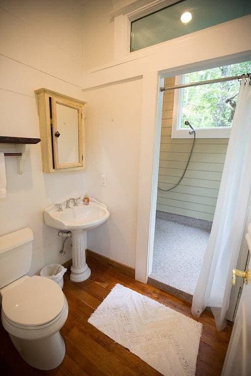 Foto 13 von 19: Tranquil Treehouse Cottage, King Bed, River View