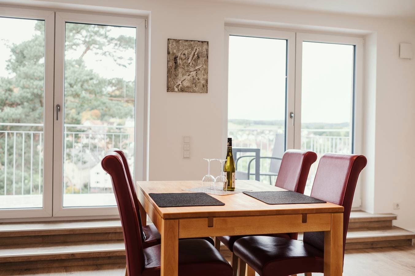 Foto 3 von 19: Ferienwohnung 'Habichthorst' mit großer Loggia und Gemeinschaftsgarten, herrlicher Ausblick