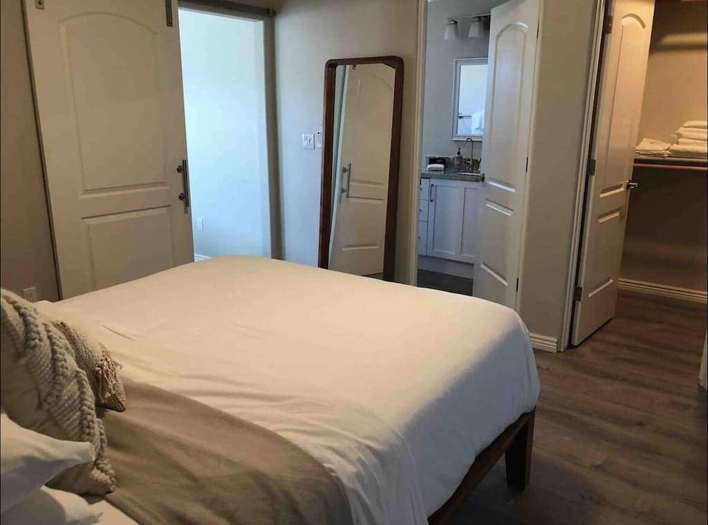 Foto 7 von 13: Lake View Oasis Tiny Home 1 bed/1Bath