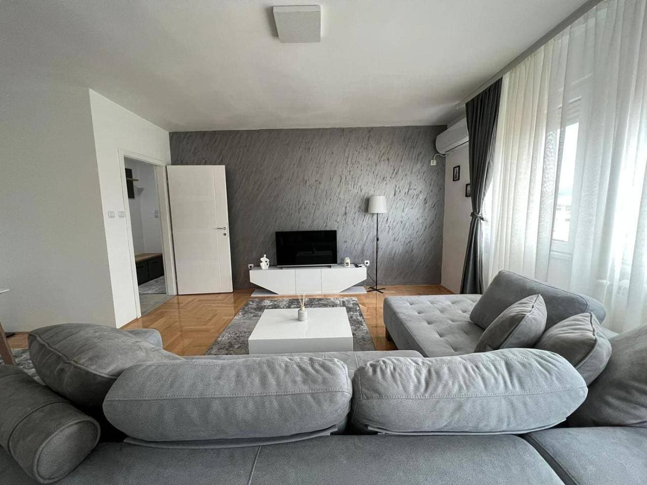 Foto 8 von 19: One-Bedroom Apartment