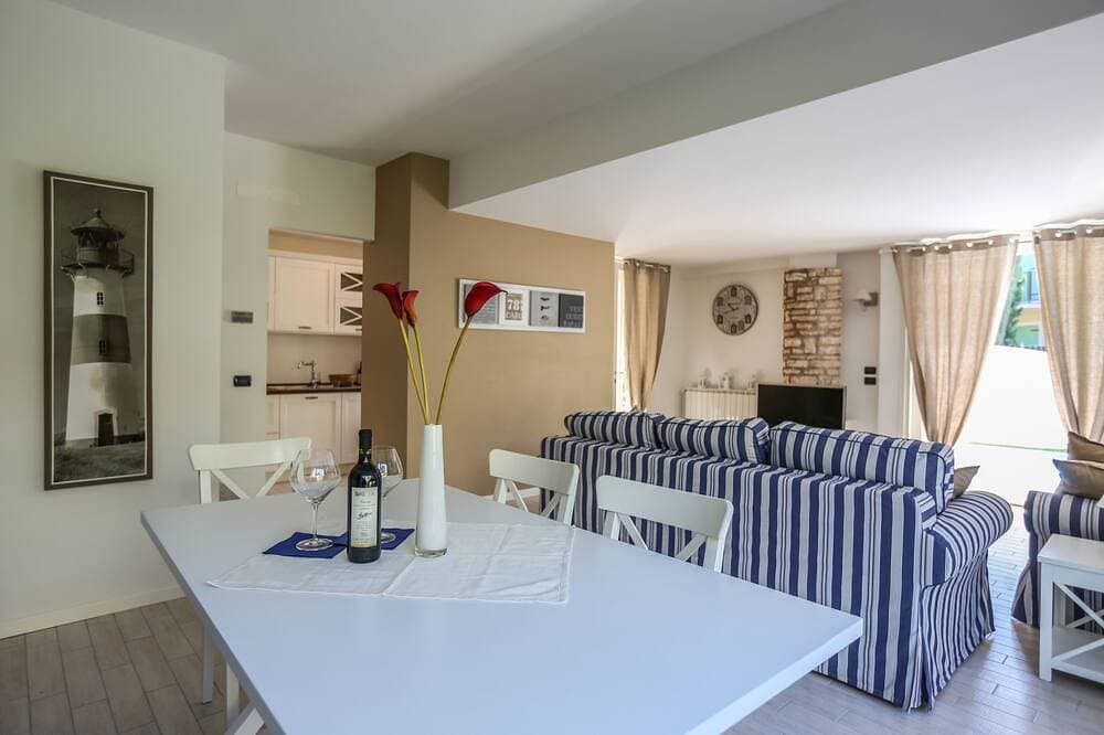 Foto 13 von 29: Schöne exklusive Villa 50 Meter vom See entfernt