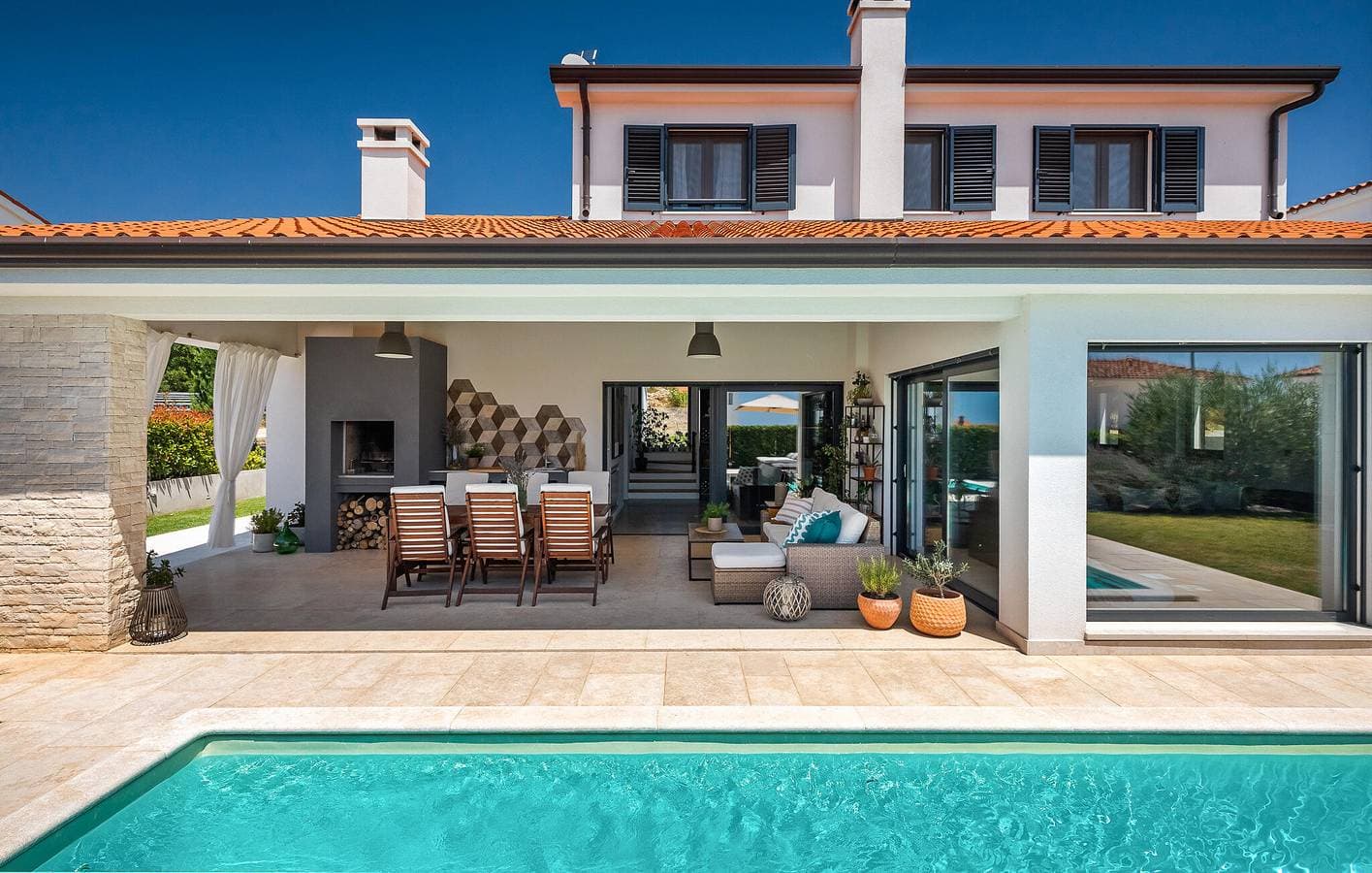 Geräumige 2-Zimmer-Wohnung mit Pool und WLAN, in der Nähe des Stadtzentrums von Heraki 1