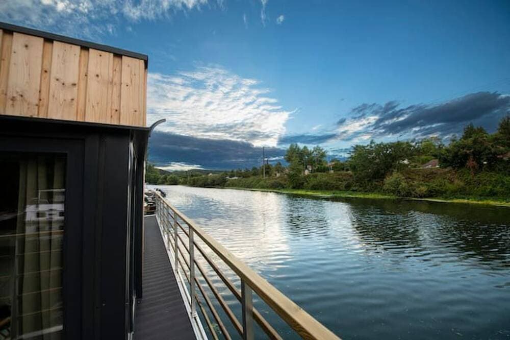 Foto 10 von 12: Logement Flottant Atypique \"Le Tribord\"