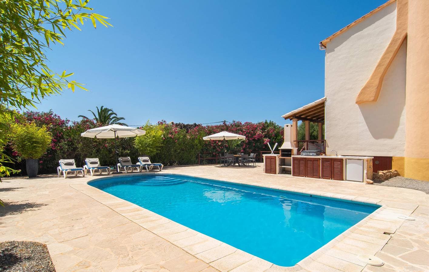 Foto 4 von 37: Meerblick-Apartment mit Pool, Terrasse & AC - Cala Pi 800m