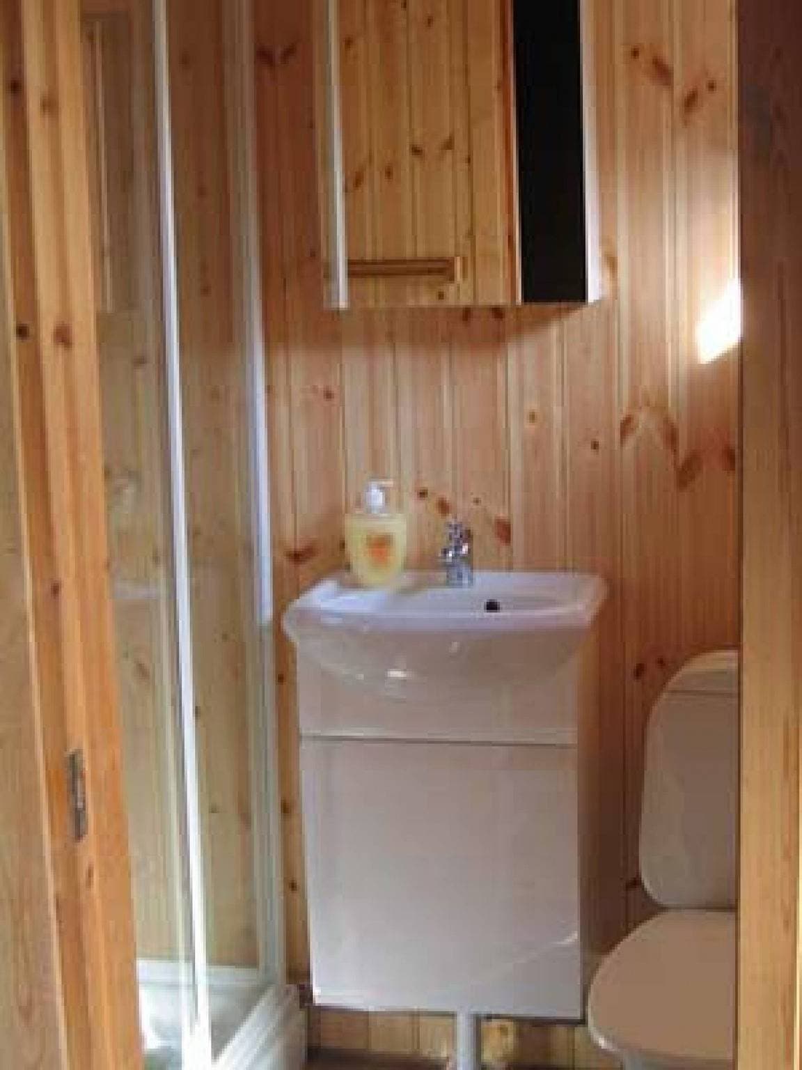 Foto 8 von 11: Gemütlich rustikales Ferienhaus mit Seeblick