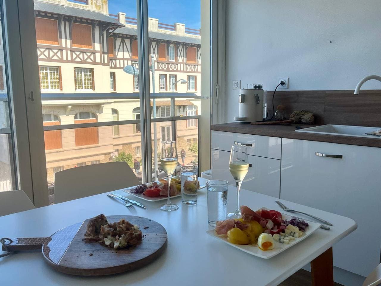 Foto 4 von 18: Modernes Apartment mit Meerblick und privatem Parkplatz