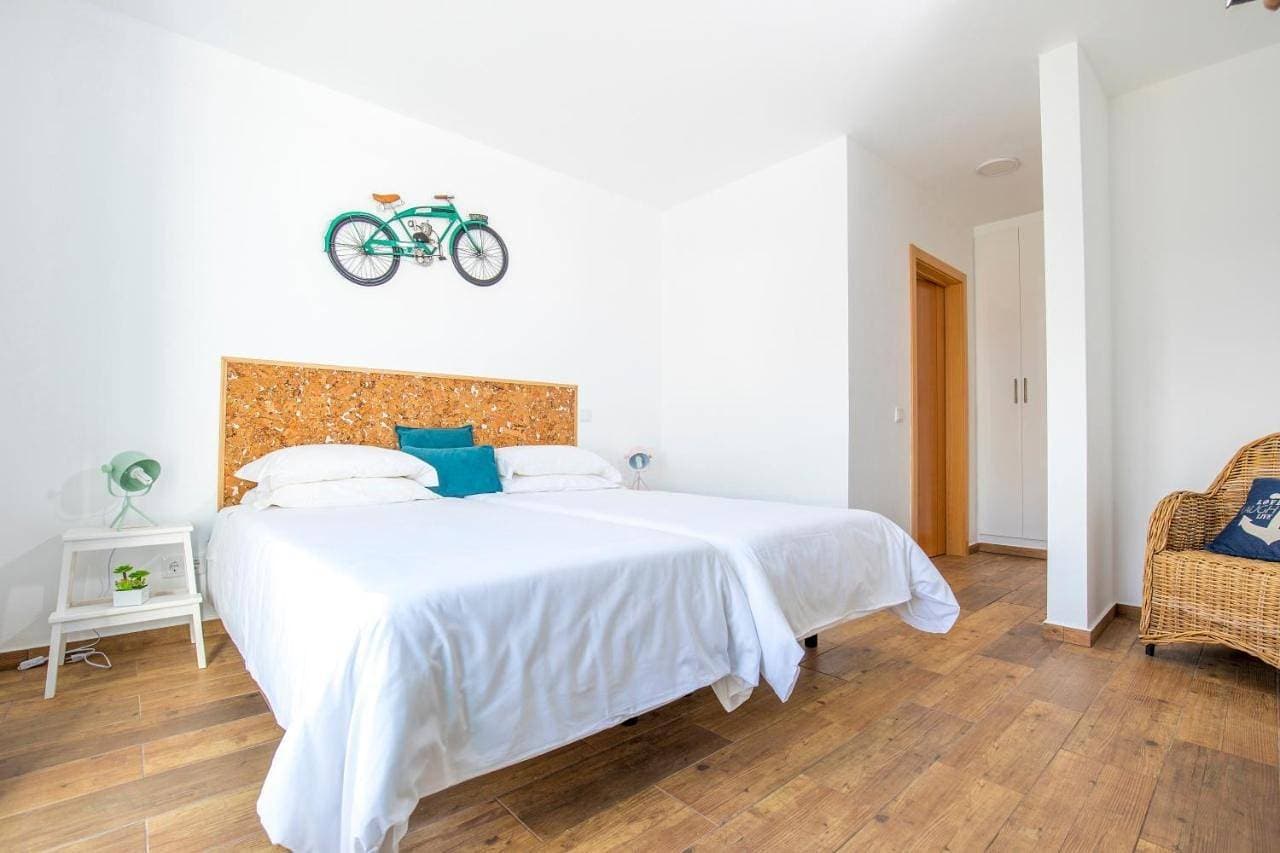 Foto 4 von 20: Standard Twin Room with Sofa